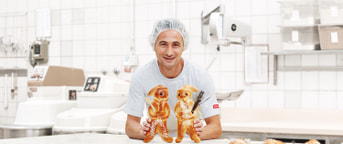 JOWA Mitarbeiter mit Grittibänz JOWA - Collaboratore con omini di pane